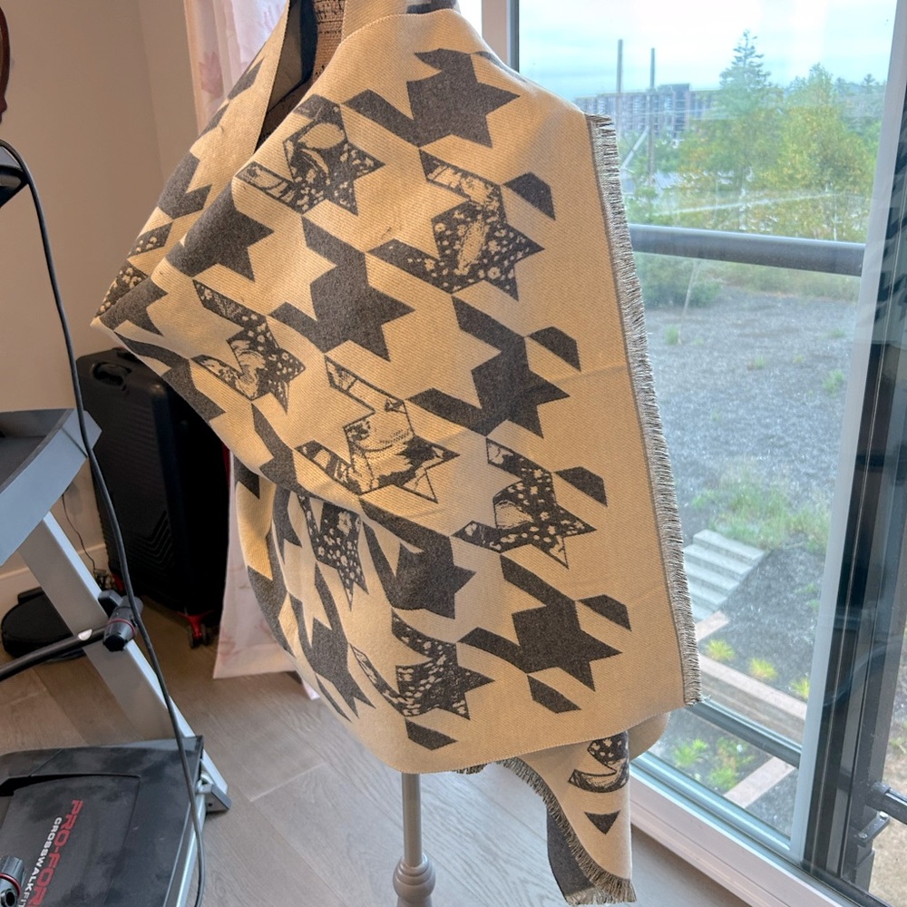 Wool Black and Cream Patterned shawl